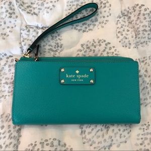 Kate Spade ♠️ Wellesley Layton Wristlet